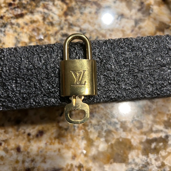 Louis Vuitton Gold 322 Lock and Key! - Picture 2 of 3